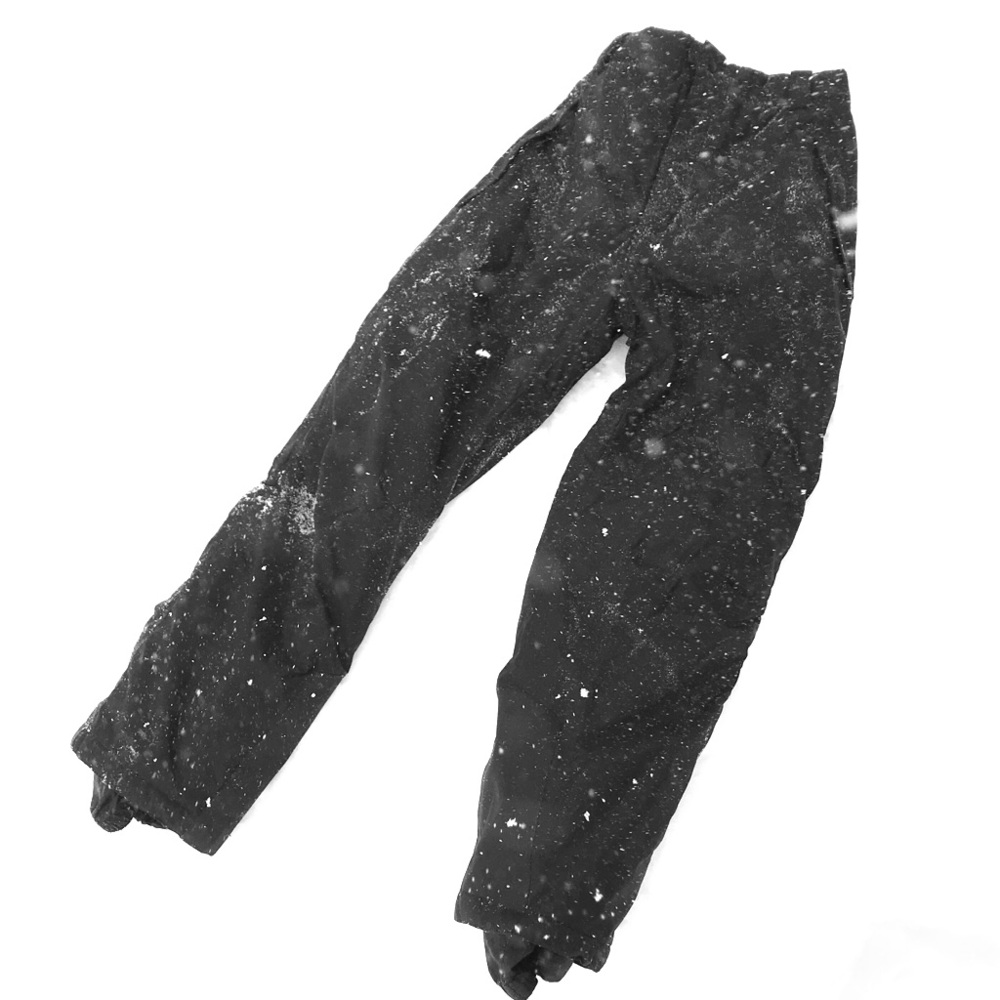 Snow pants.